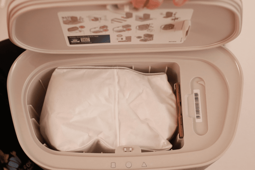 Der Einwegstaubbeutel des Philips HomeRun ist zu sehen.